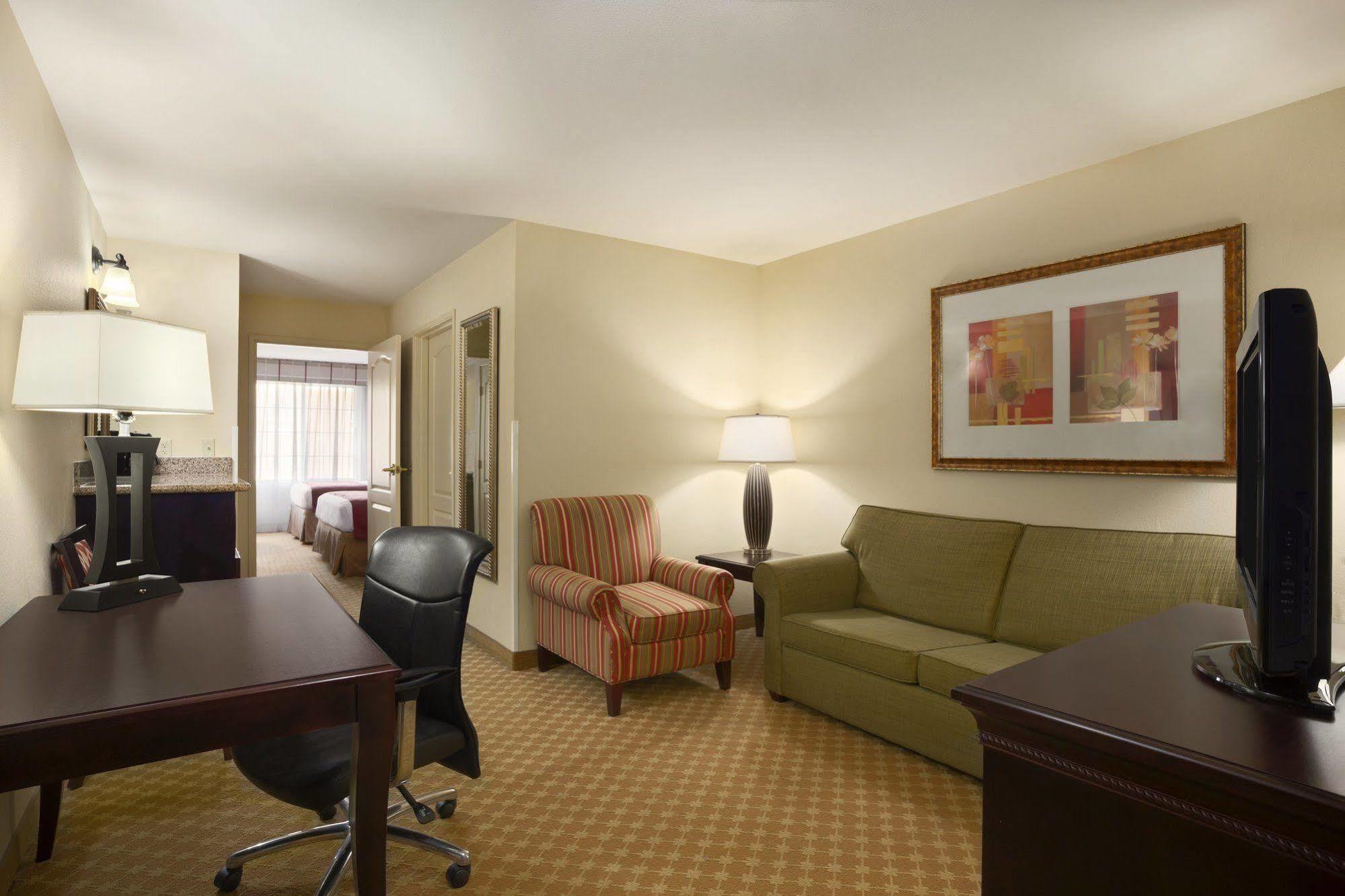 Country Inn & Suites By Radisson, Saskatoon, Sk Dış mekan fotoğraf